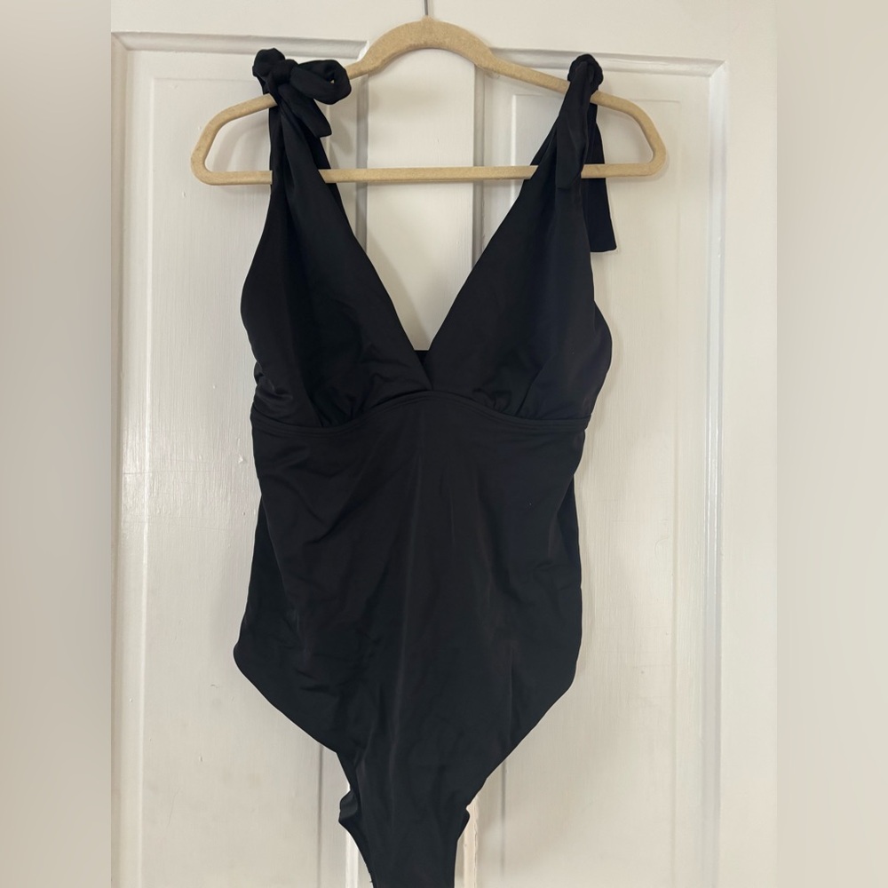 Kim Gravel One Piece Swimsuit super cute NWOT never worn